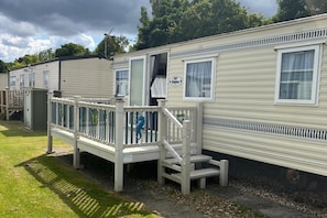 Exterior - Skegness 2-bed Caravan, Sleeps 6, 6 Mins to Beach (Skegness)