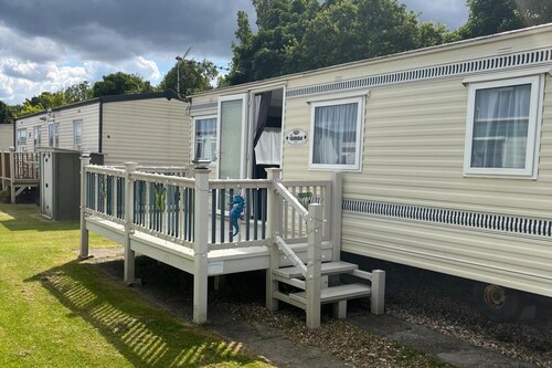 Skegness 2-bed Caravan, Sleeps 6, 6 Mins to Beach