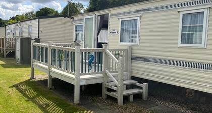 Skegness 2-bed Caravan, Sleeps 6, 6 Mins to Beach