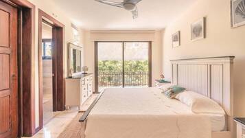 Apartemen, pemandangan kebun | Setrika/meja setrika dan Wi-Fi gratis