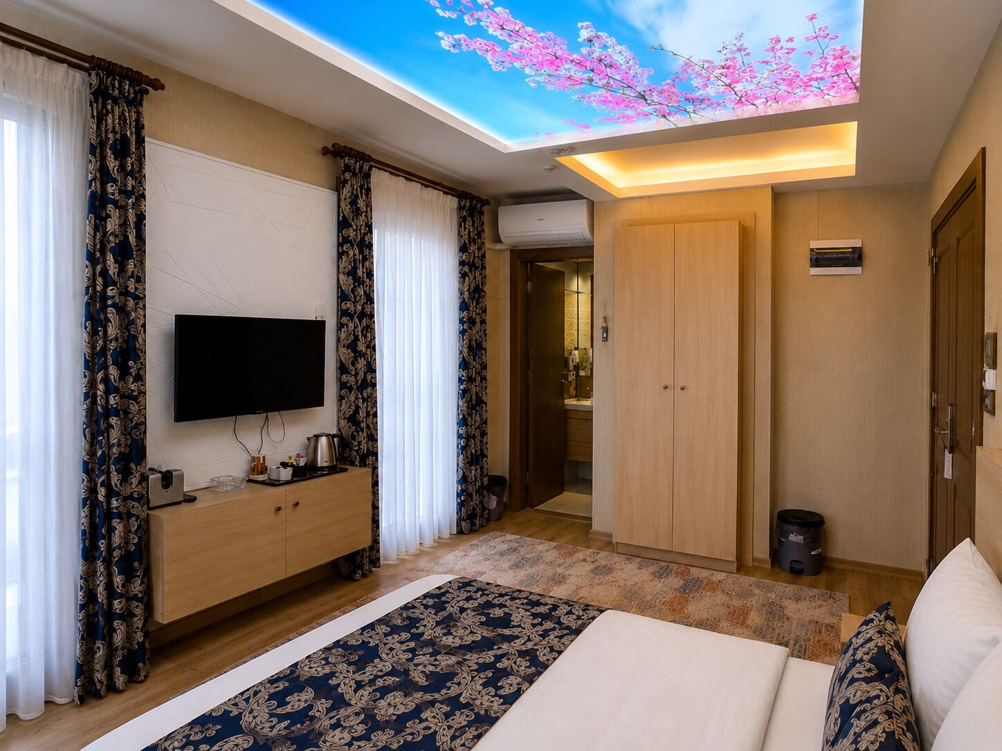 Luxury Suite, Ground Floor | Desk, WiFi (free), individually decorated, individually furnished