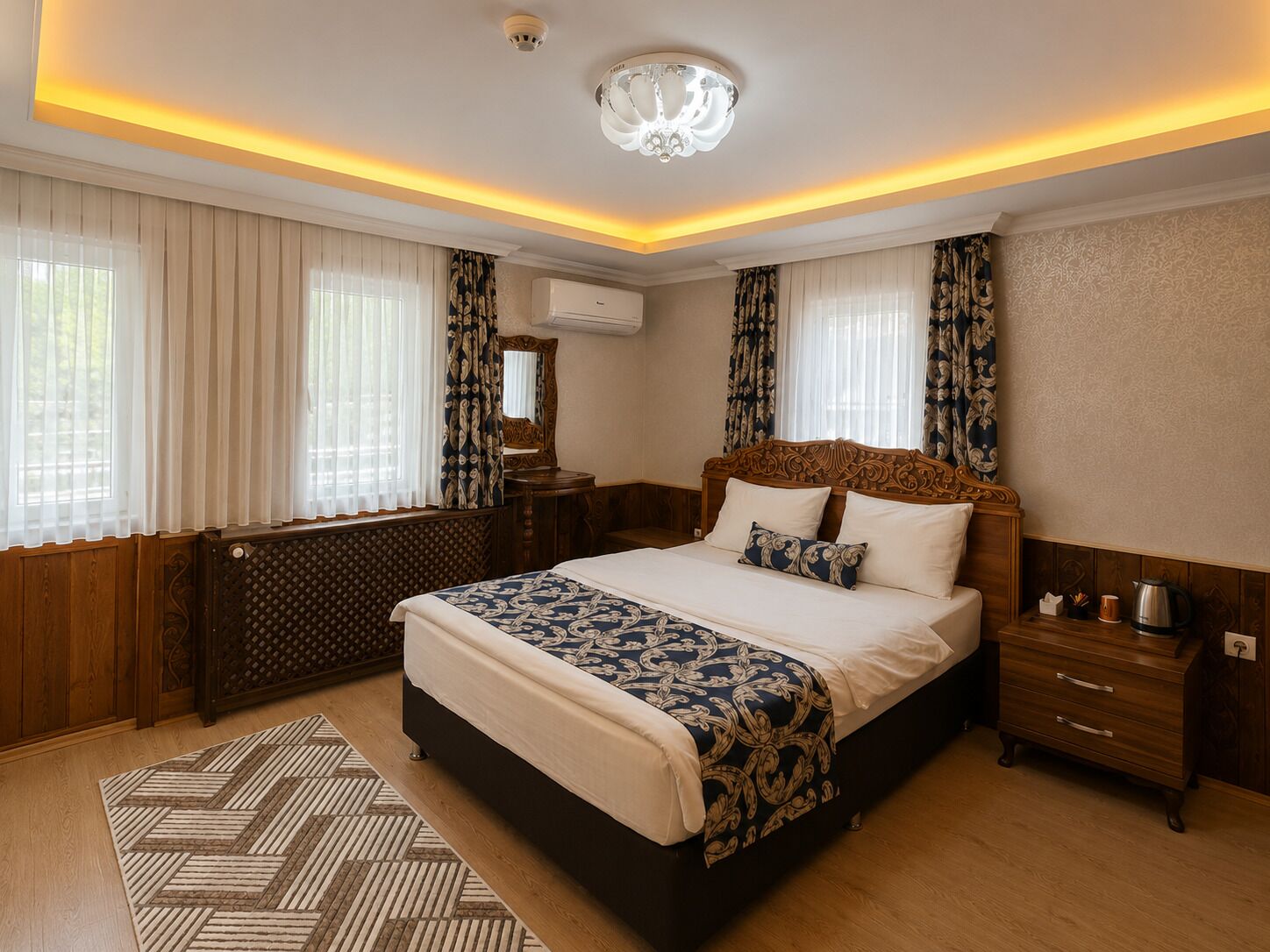 Deluxe Room, Mountain View | Desk, WiFi (free), individually decorated, individually furnished