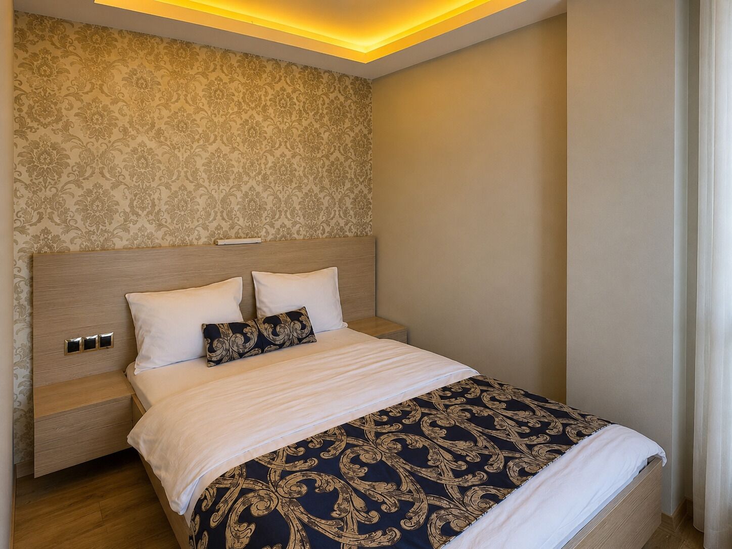 Luxury Suite, Ground Floor | Desk, free WiFi, individually decorated, individually furnished