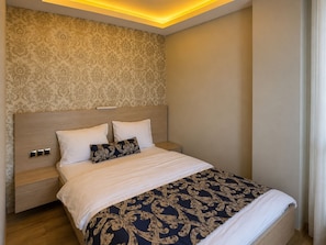 Luxury Suite, Ground Floor | Desk, WiFi (free), individually decorated, individually furnished - ECRİN OTEL (Çaykara)
