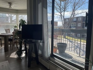 Interior - Charming condo near Stampede Grounds in Calgary (Calgary)
