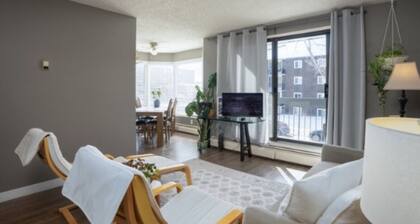 Charming condo near Stampede Grounds in Calgary