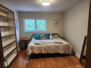 5 slaapkamers, een strijkplank/strijkijzer, wifi, beddengoed