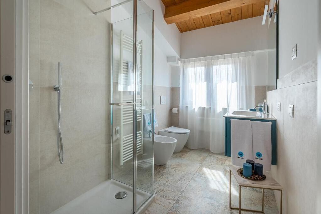 Deluxe Villa, Patio, Hill View | Bathroom