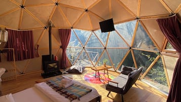 Desk, laptop workspace, free WiFi