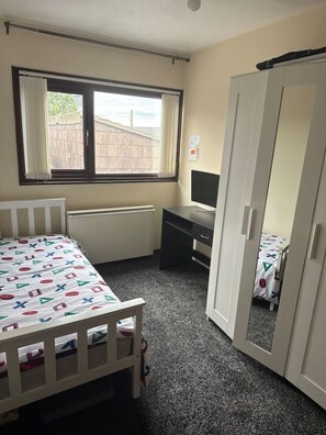 Room - peaceful stay safe are
3 min far from tube (Woodlesford)