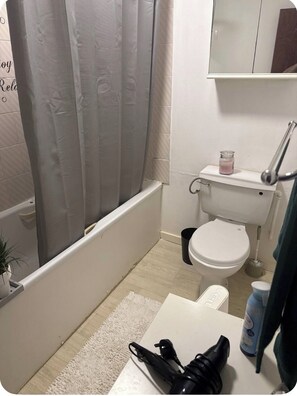 Bathroom - peaceful stay safe are
3 min far from tube (Woodlesford)