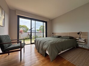 Desk, iron/ironing board, travel cot, free WiFi - Vrbo Property (Quiberon)
