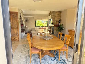 Dining - Vrbo Property (Quiberon)