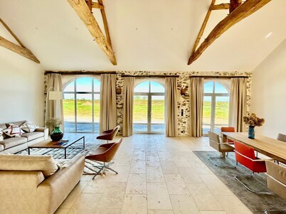 4-bedroom country house, sleeps 8, between Loire and Èvre