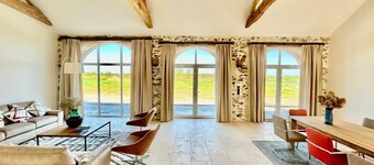 4-bedroom country house, sleeps 8, between Loire and Èvre