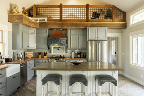 Luxury Catskills Farmhouse Retreat w/ Sauna on 7.5 Private Acres