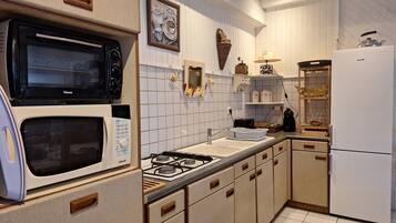 Fridge, microwave, stovetop, toaster