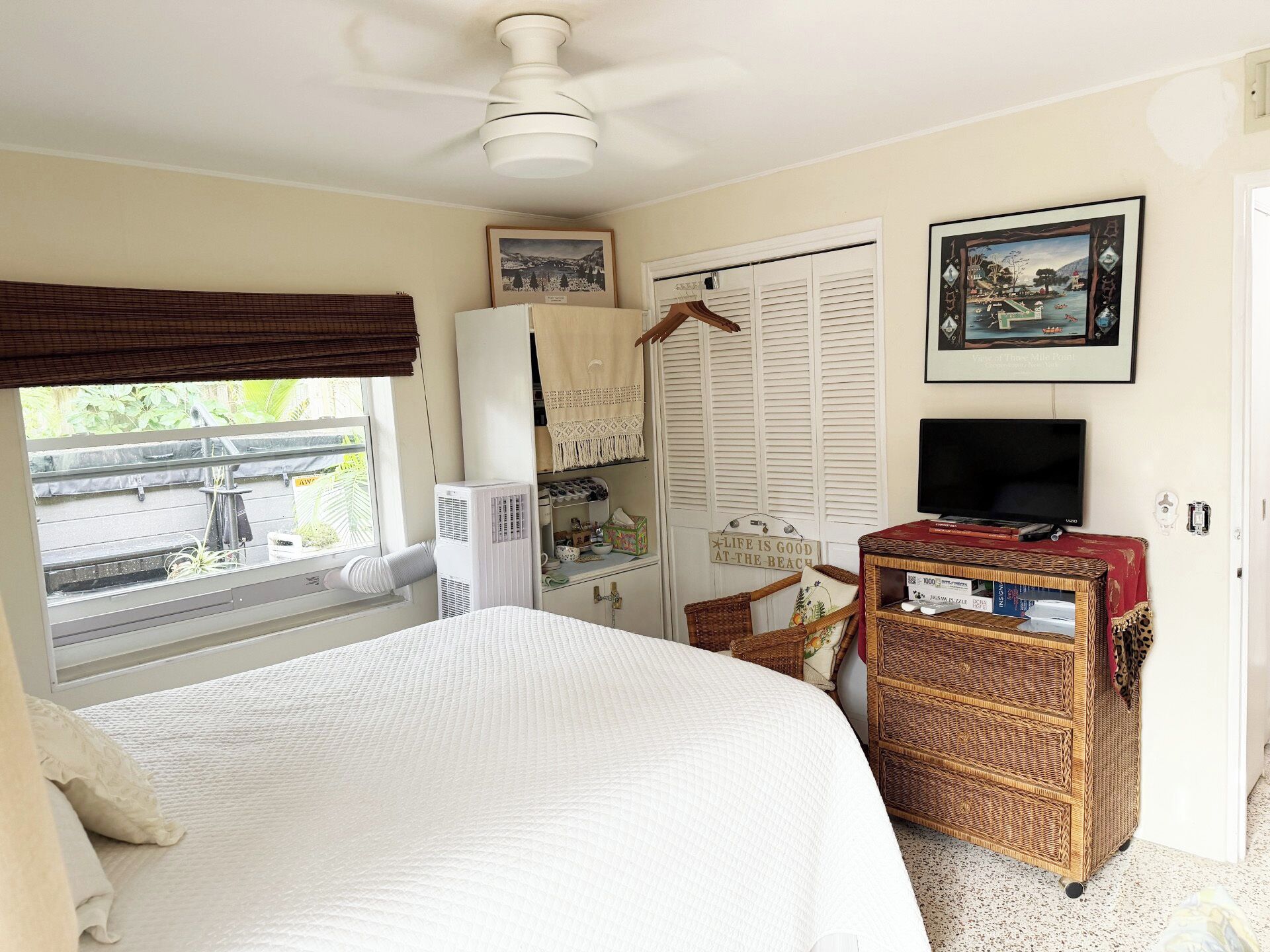 Iron/ironing board, WiFi, bed sheets