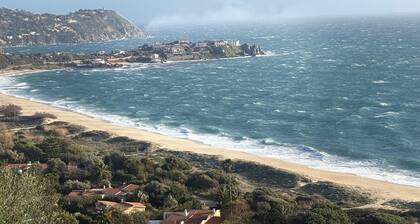 Charming little gem with breathtaking views of the sea.