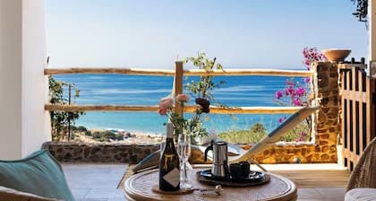 Charming little gem with breathtaking views of the sea.