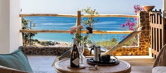 Charming little gem with breathtaking views of the sea.