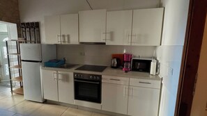 Private kitchen - Vrbo Property (Vir)