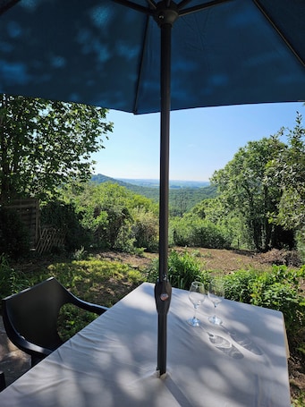 Outdoor dining. La Maison Argonnaise