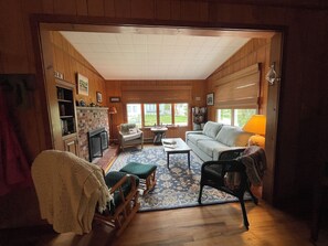 Living area - 4-bedroom house in lovely Cape May Point with AC a short block to the beach. (Cape May Point)