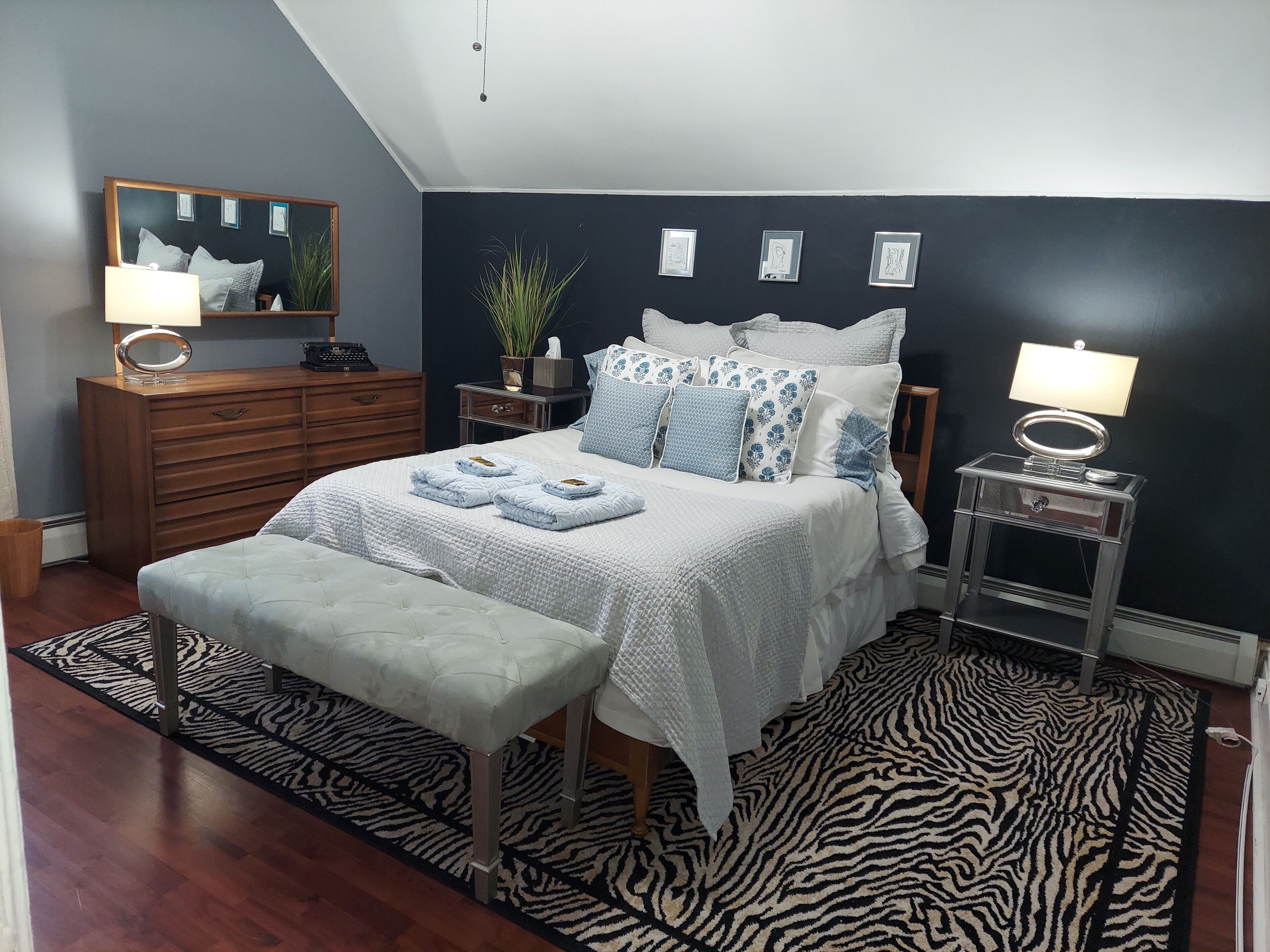 Iron/ironing board, Internet, bed sheets