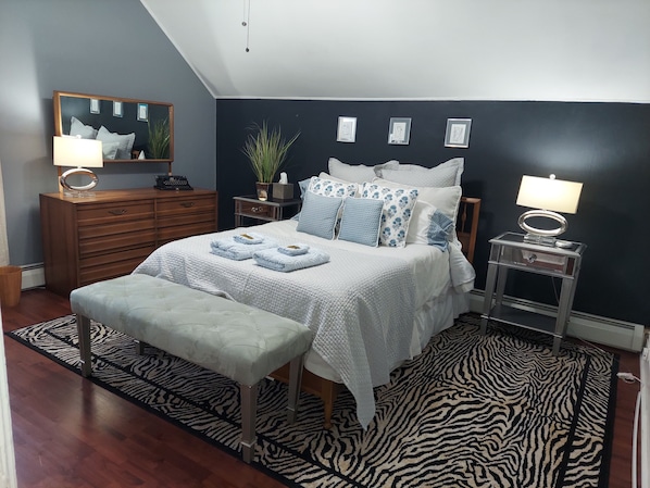 Iron/ironing board, Internet, bed sheets