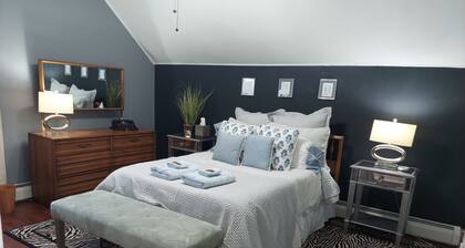 Lovely 2-bedroom apartment with AC in vibrant East Side, PVD, Off street 1 Space
