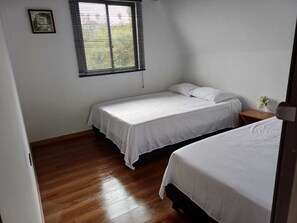 4 bedrooms, WiFi, bed sheets