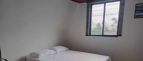 4 bedrooms, WiFi, bed sheets