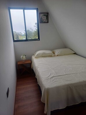 4 bedrooms, WiFi, bed sheets