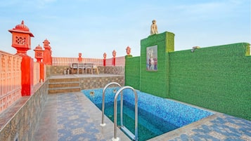 House | Pool