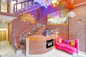 Hus | Reception