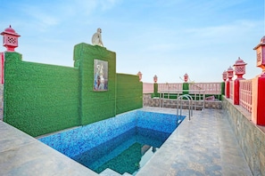 Hus | Pool