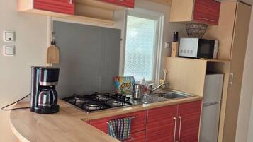 Fridge, microwave, stovetop, coffee/tea maker