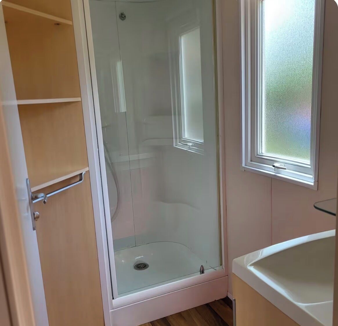 Shower, hair dryer, toilet paper