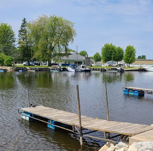 Waterfront, Serene 4-Bedroom House on Ahnapee River with Boat Dock/Slip