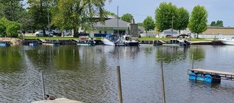 Waterfront, Serene 4-Bedroom House on Ahnapee River with Boat Dock/Slip