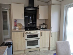 Private kitchen - Modern Caravan 63 The Lea | Luxury Cornwall Holiday at Trevella Holiday Park (Crantock)