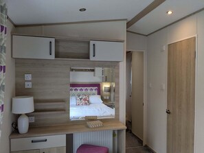 2 quartos, ferros/tábuas de passar roupa, Wi-Fi de cortesia
