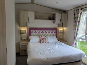 2 bedrooms, iron/ironing board, WiFi - Modern Caravan 63 The Lea | Luxury Cornwall Holiday at Trevella Holiday Park (Crantock)