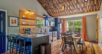 The Old Fashioned — Bourbon Country Lake Retreat, Hot Tub