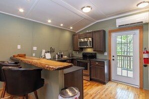 Coffee/tea maker, fridge, microwave, oven - The Barn at Oak Street Inn (Brevard)