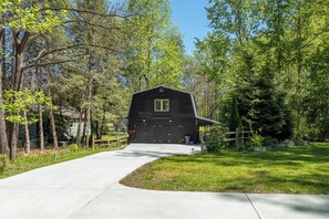 Exterior - The Barn at Oak Street Inn (Brevard)