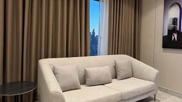 Apartment, 1 Bedroom, Accessible, Smoking | Living room