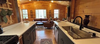 Cozy 2-bedroom Cabin located 20 Minutes from Cooperstown All Star Village