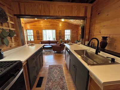 Cozy 2-bedroom Cabin located 20 Minutes from Cooperstown All Star Village